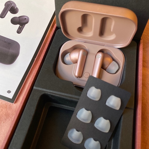 NWB Noise Cancelling Rose Gold London EarPods - Picture 3 of 11